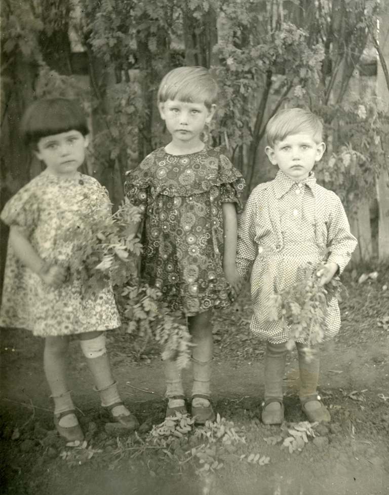 1943 г Татьяна 2-сестра ГВП, Галина сестра ГВП, ГВП