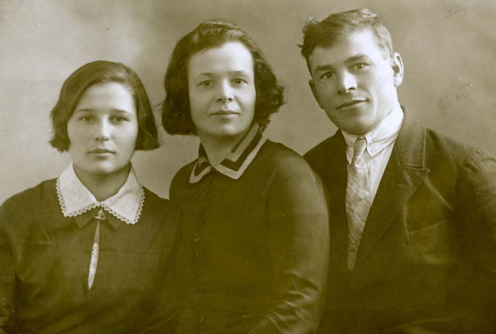 1936 г Ольга,Анна,Гриша